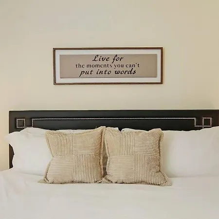 Cozy & Inviting 2Br Apartment - Sunnyside 3F